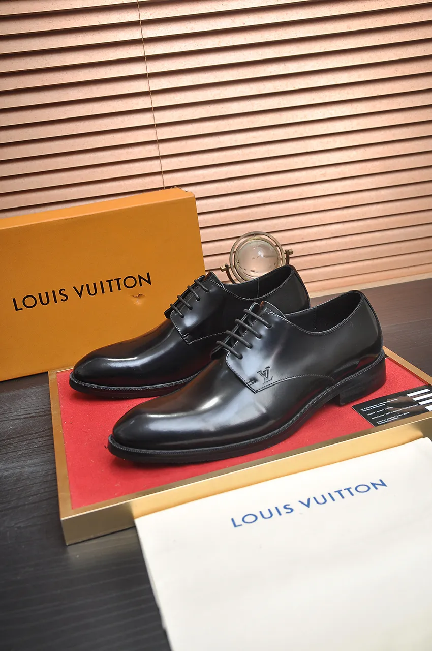 Men's men's shoes 💰500💶 [LV] (original single cowhide lining) 🍀LV's latest genuine leather business suit shoes are launched simultaneously on the official website. The first-layer cowhide imported from Italy is made of heavy gold, 💥official website 1:1 rubber outsole. Versatile to wear, high-end without losing class, and the color combination is extraordinary. This four-season style is alluring when worn on your feet, showing off your big-name flair. Standard code 38-45 (45 customized)